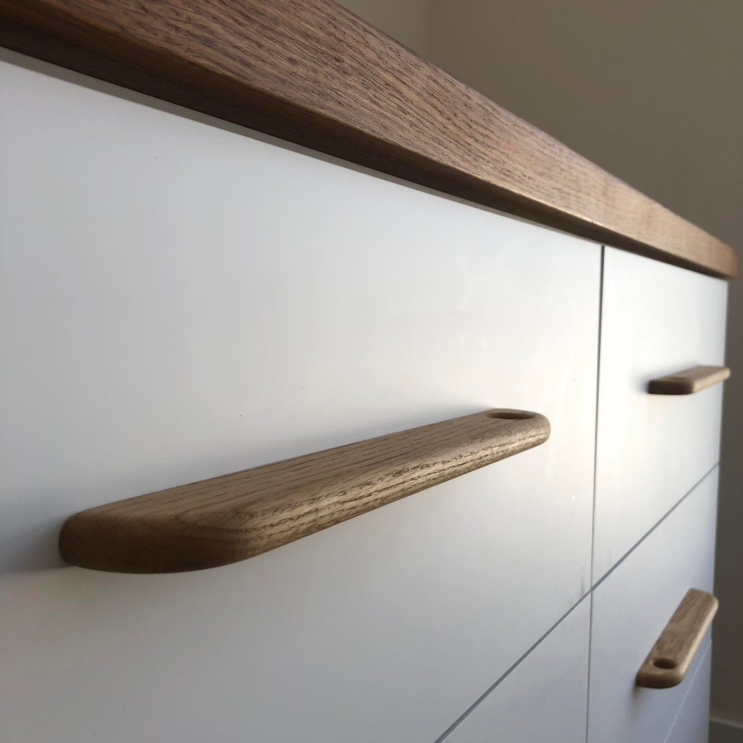Slim Oak Handle – Minimalist Wooden Cabinet Pull in Scandinavian Style