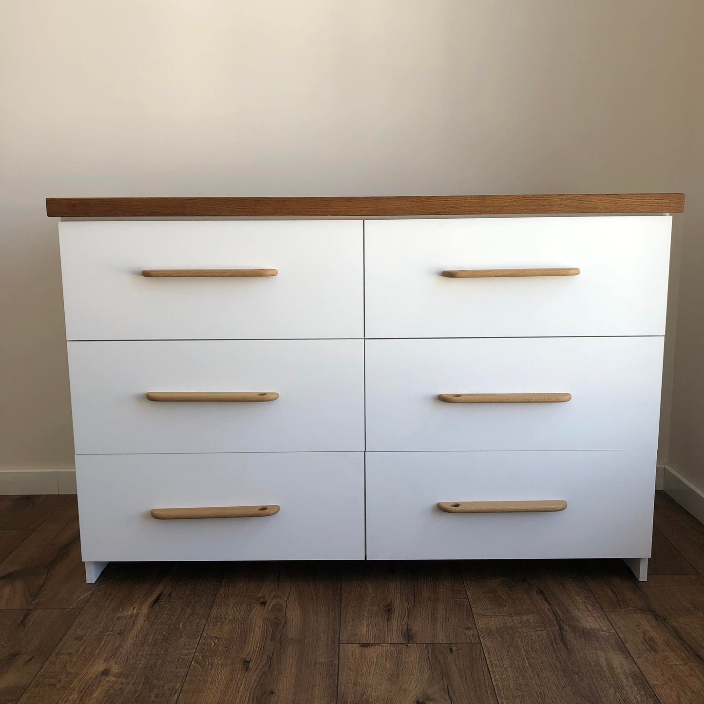Slim Oak Handle – Minimalist Wooden Cabinet Pull in Scandinavian Style
