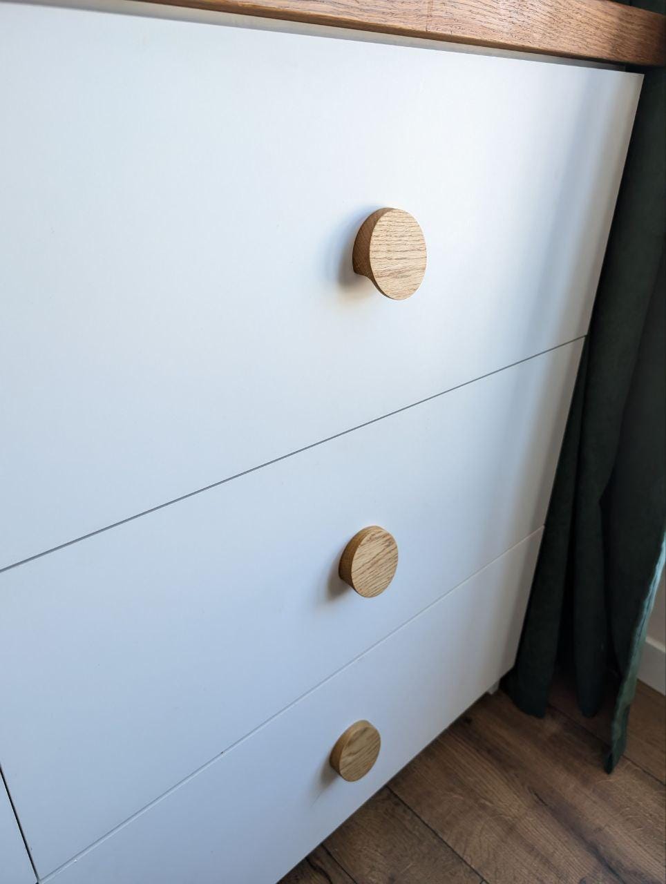 Slanted Oak Handle – Modern Wooden Knob for Cabinets and Decor