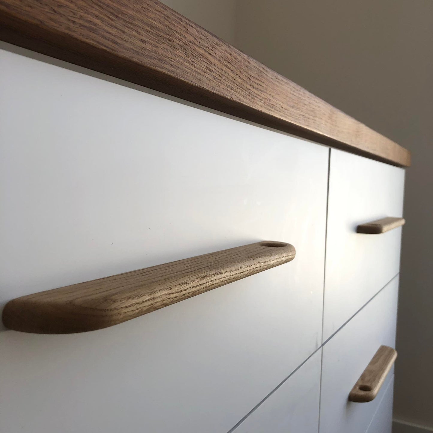 Slim Oak Handle – Minimalist Wooden Cabinet Pull in Scandinavian Style