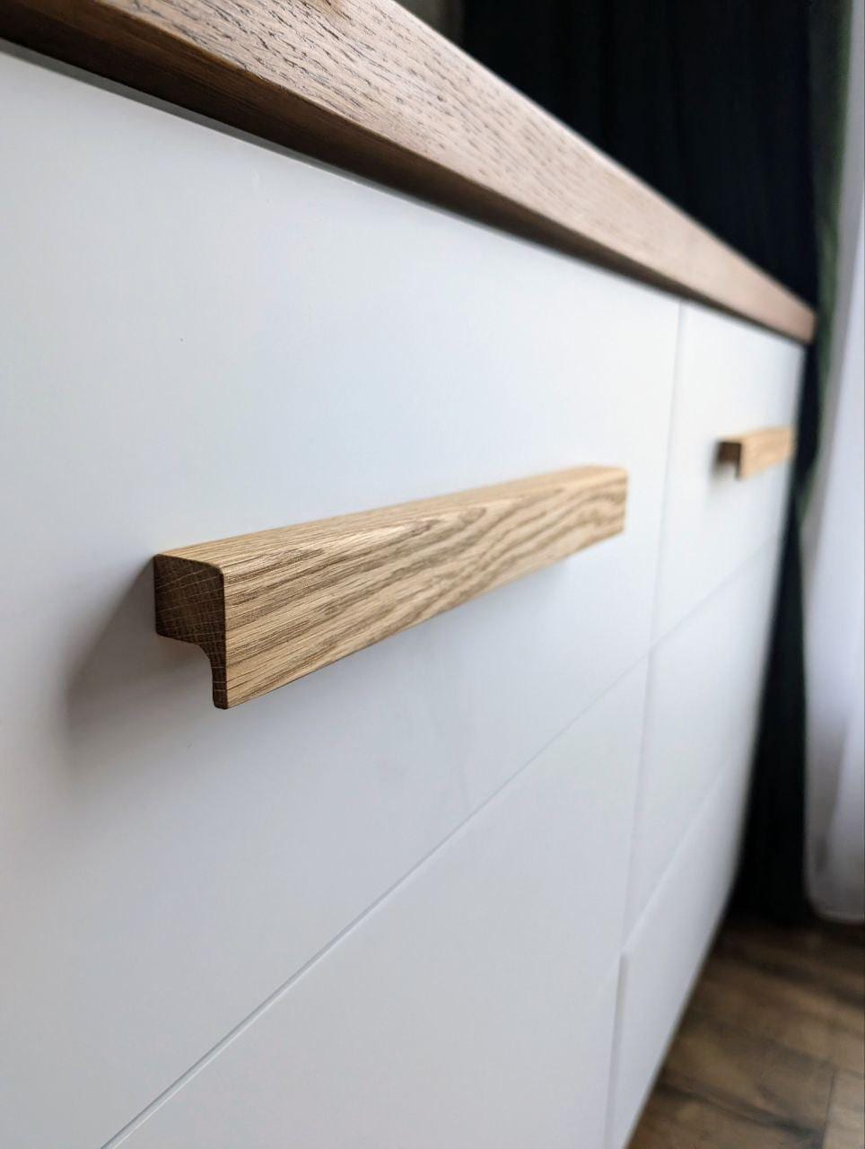 Oak Cabinet Handle – Minimalist Wooden Drawer Pull for Wardrobe and Furniture
