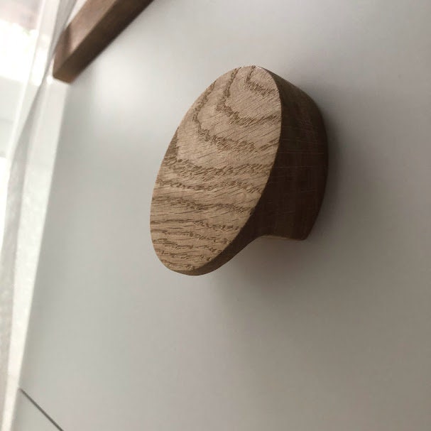 Round Oak Knob – Solid Wood Cabinet Handle in Scandinavian Style