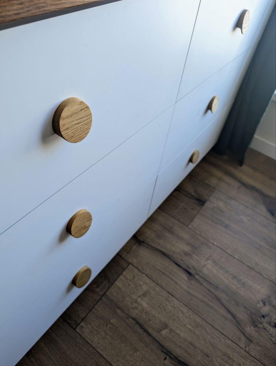 Slanted Oak Handle – Modern Wooden Knob for Cabinets and Decor