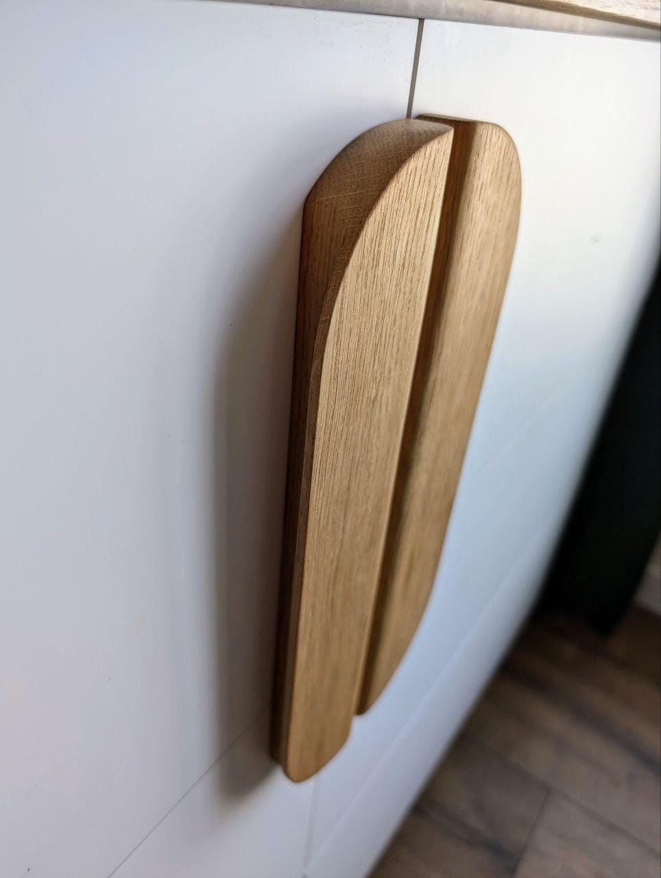 Wide Oak Handle – Long Minimalist Wooden Cabinet Pull (Single Piece)