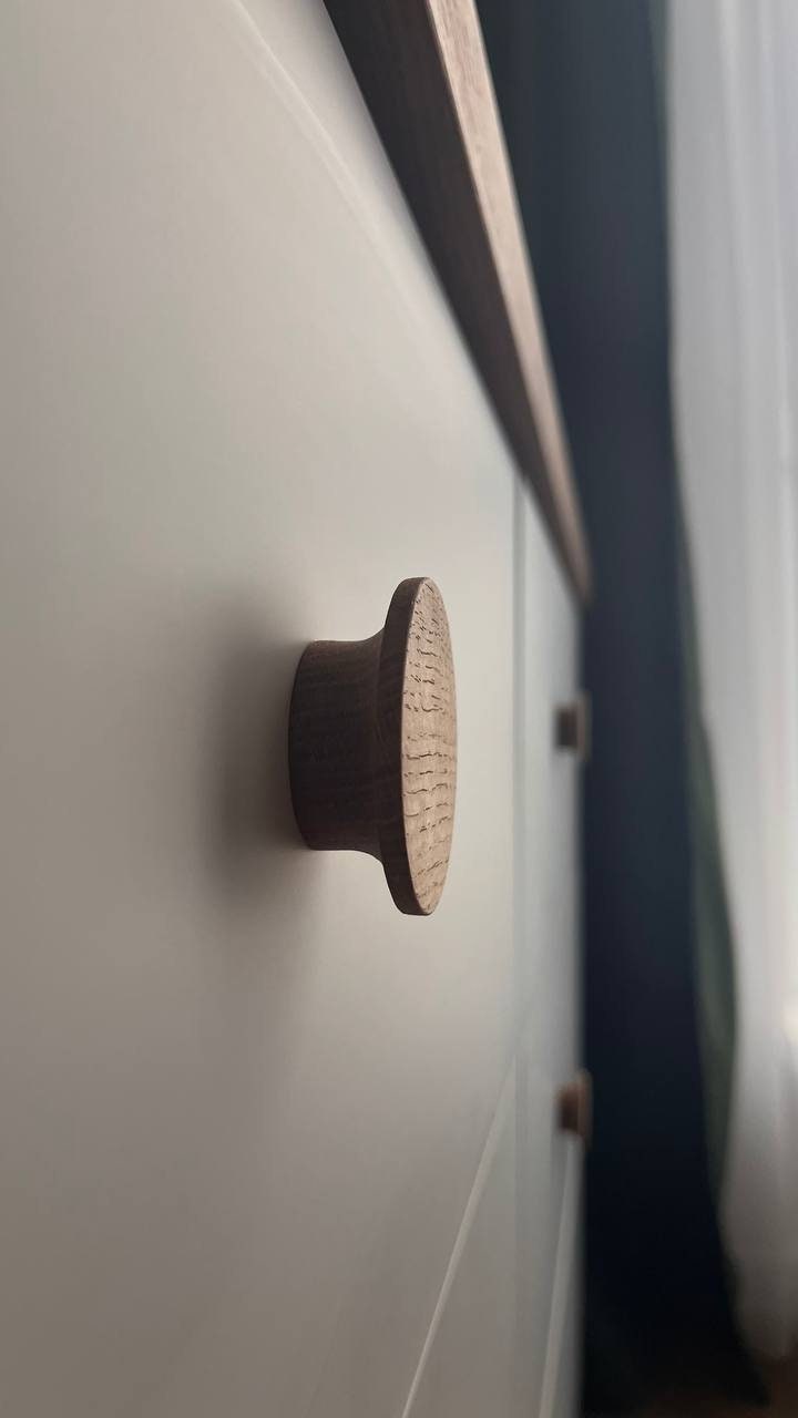Round Oak Knob – Solid Wood Drawer Pull for Cabinets and Wardrobes