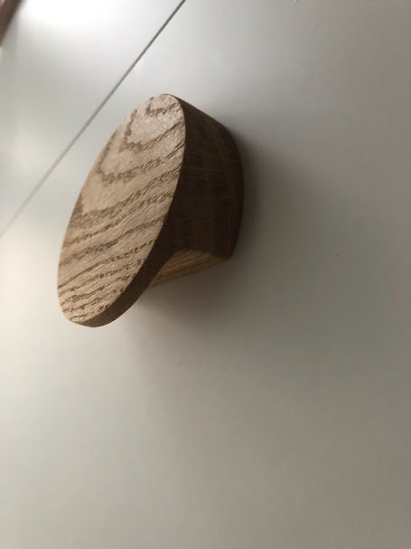 Round Oak Knob – Solid Wood Cabinet Handle in Scandinavian Style
