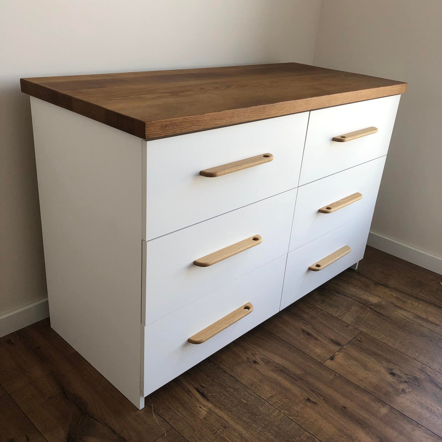 Slim Oak Handle – Minimalist Wooden Cabinet Pull in Scandinavian Style