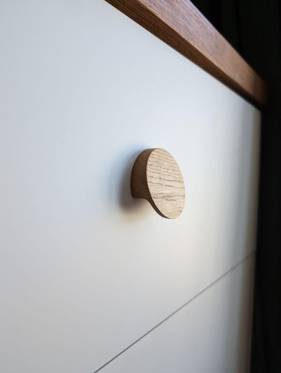Slanted Oak Handle – Modern Wooden Knob for Cabinets and Decor
