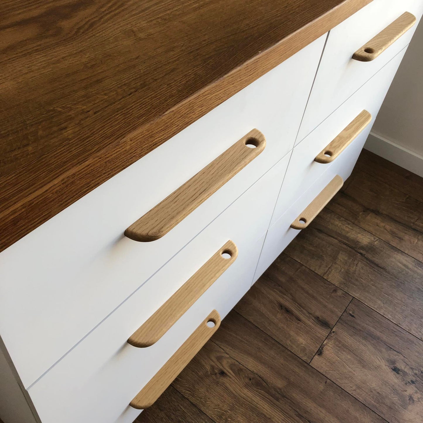 Slim Oak Handle – Minimalist Wooden Cabinet Pull in Scandinavian Style