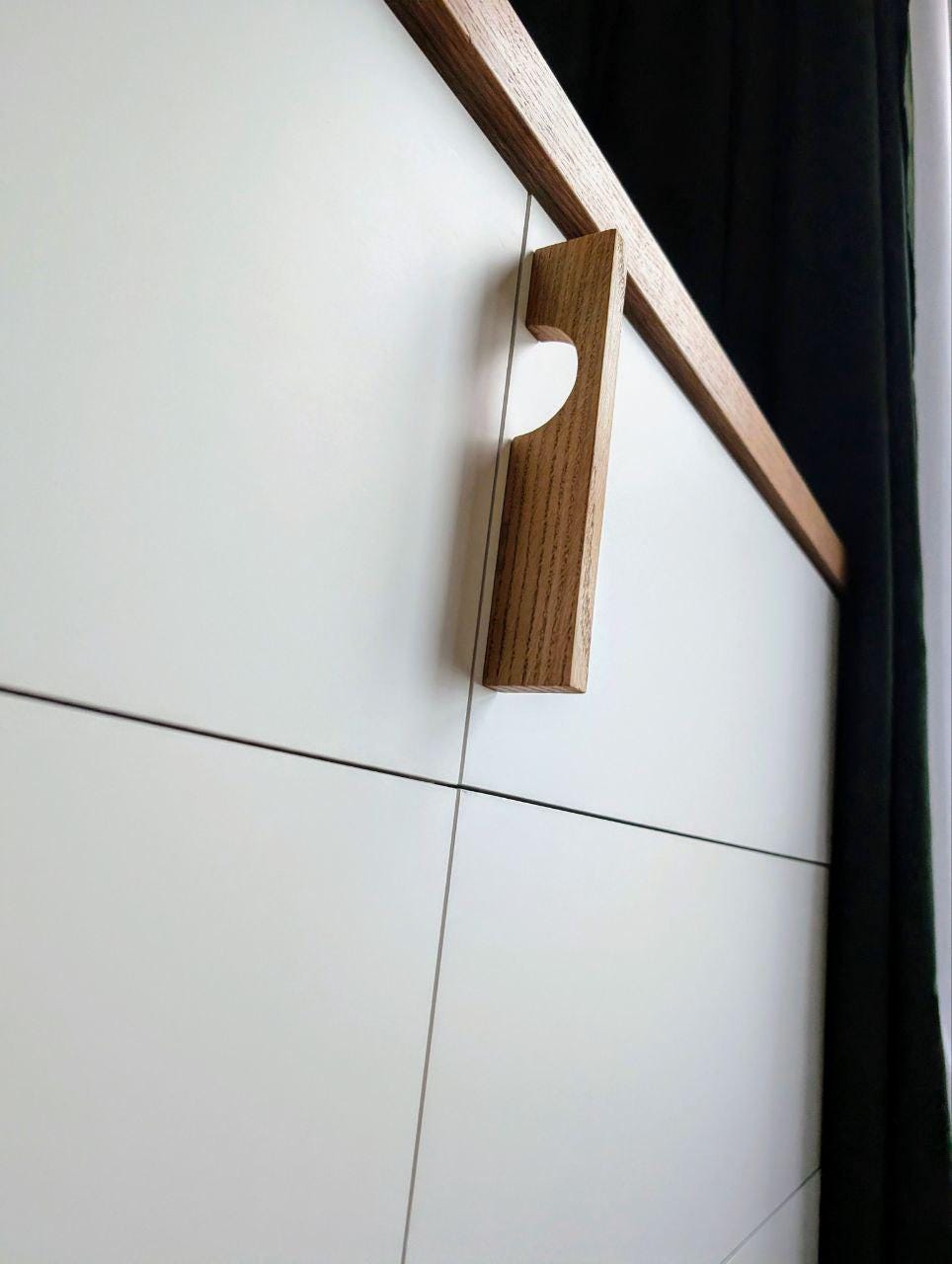 Slim Oak Cabinet Handles – Minimalist Wooden Drawer Pulls | Modern Scandinavian Solid Wood Handles for Furniture