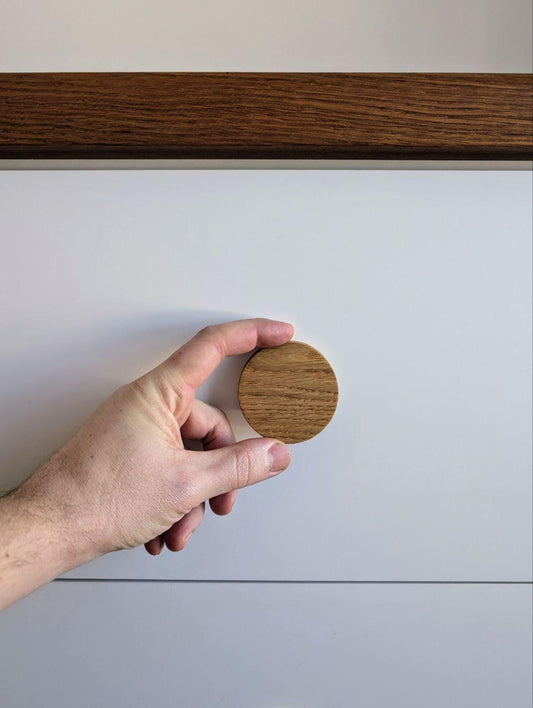 Slanted Oak Handle – Modern Wooden Knob for Cabinets and Decor
