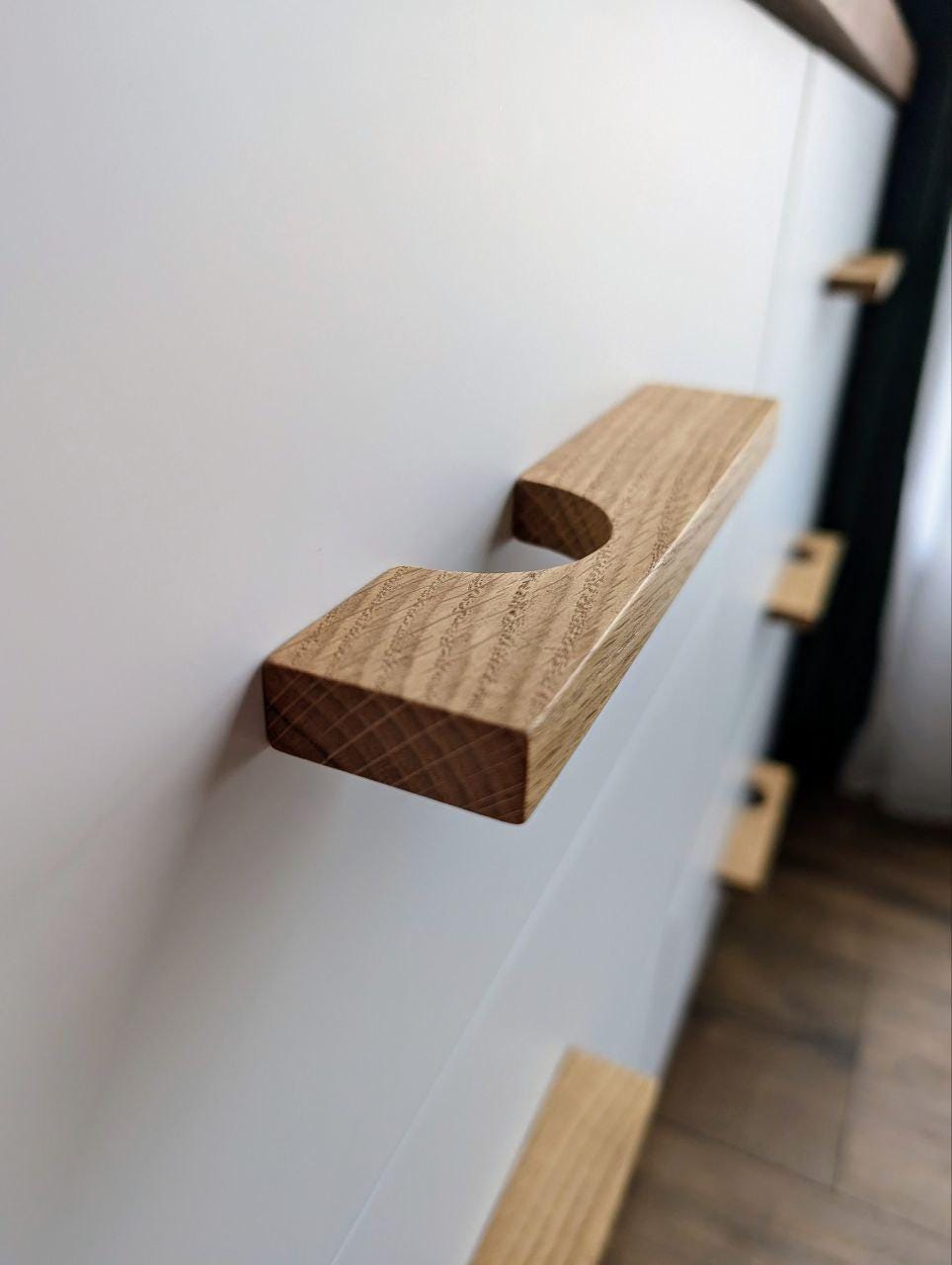Slim Oak Cabinet Handles – Minimalist Wooden Drawer Pulls | Modern Scandinavian Solid Wood Handles for Furniture